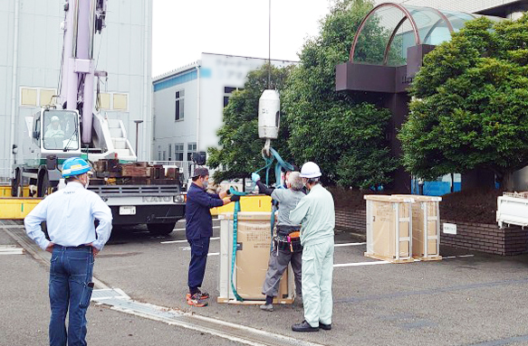 室外機にスリングベルトを装着