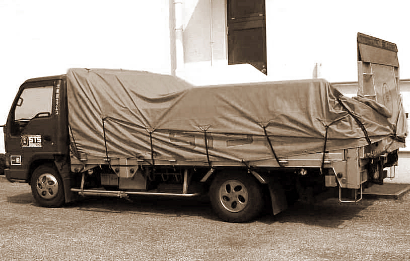 マルイチの原点は、地域に密着したトラックシートの製造です