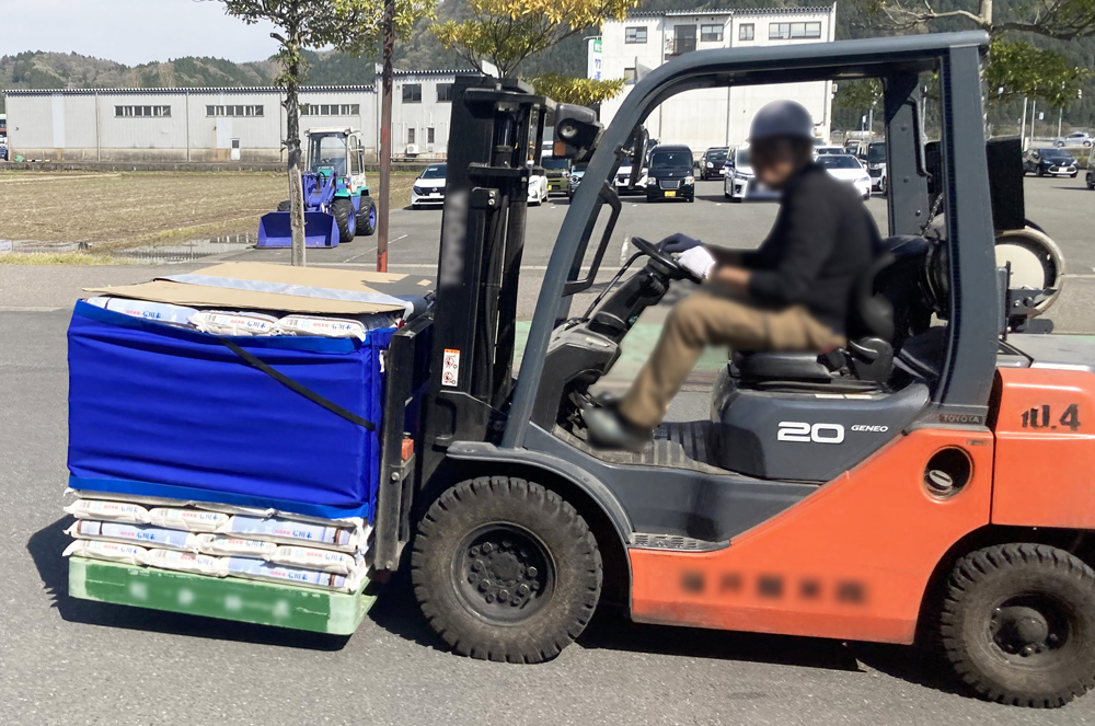 ケースロック使用例④：パレットの荷崩れ防止に繰り返し使用可能