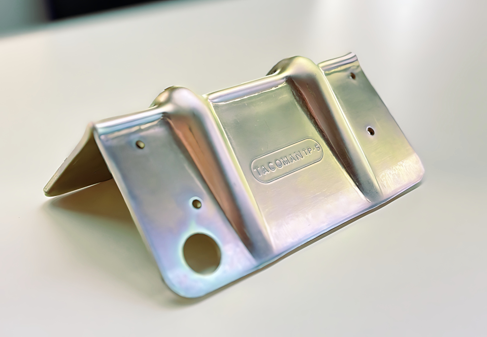 タコパット：荷物の角を保護する金属製角当て