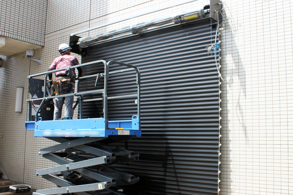 シャッター取り付け工事を実施しました!