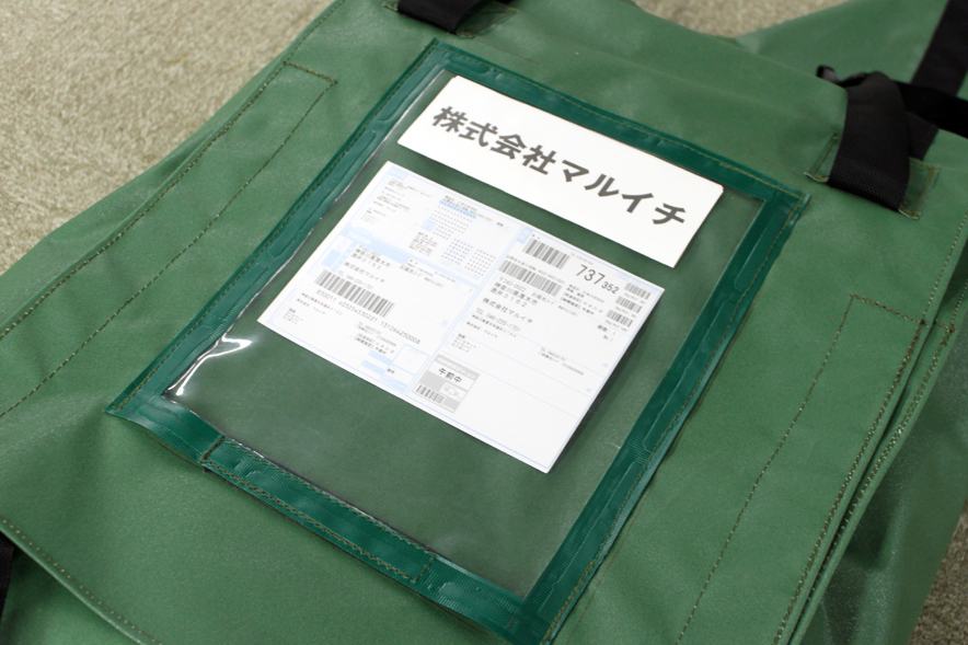 A4サイズの大きいIDポケットは様々な用途で使用可能です