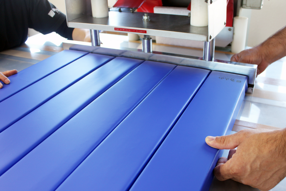 高周波ウェルダーによるロールマットプレス溶着