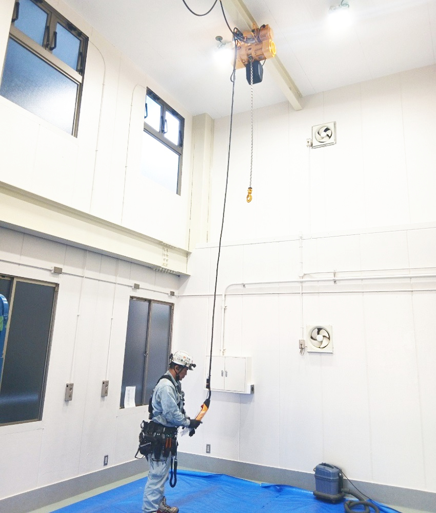  新しく取り付けた電気チェーンブロックの動作確認