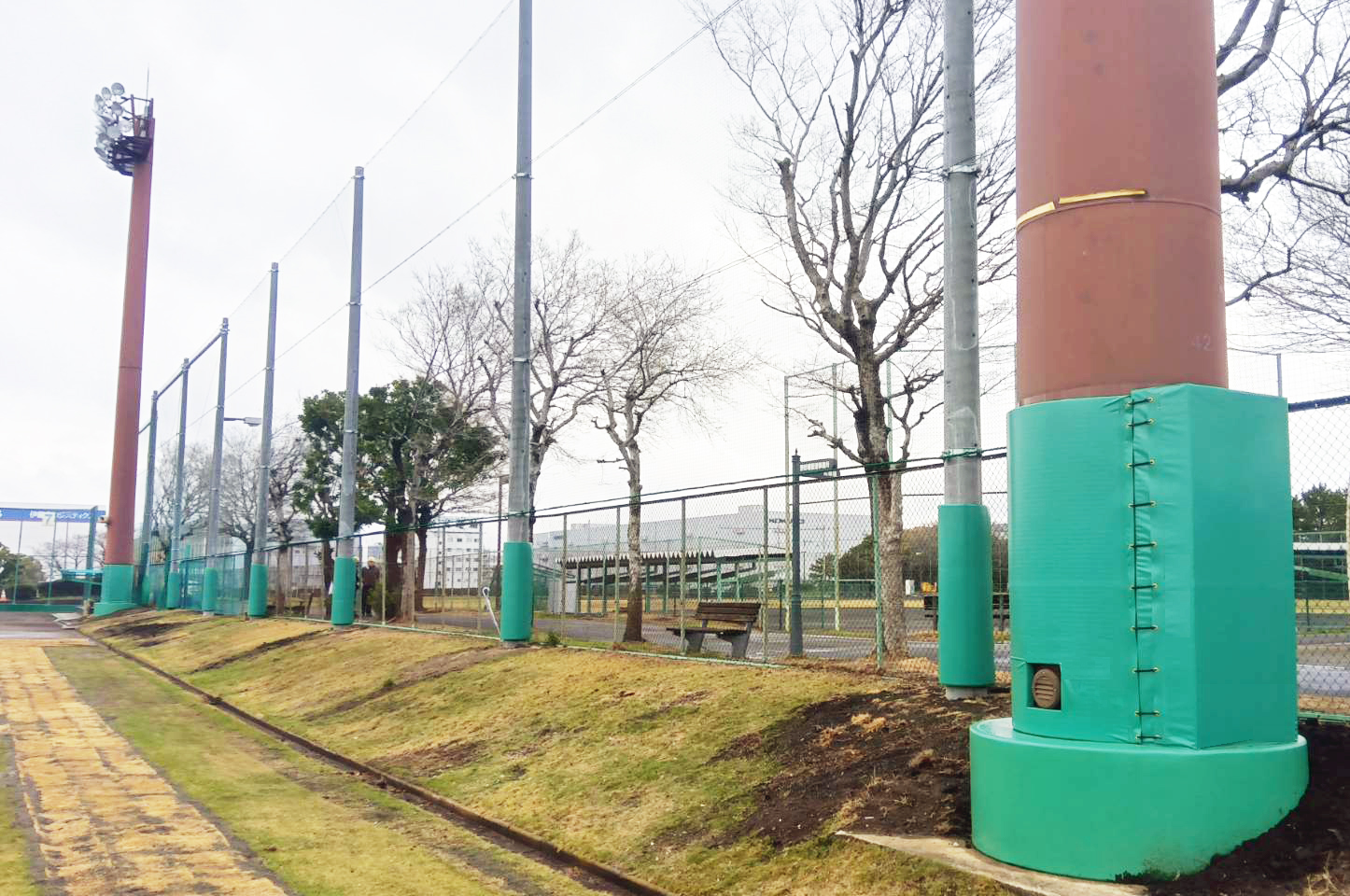 野球練習場防護マット施工例:施設の安全対策用緩衝材