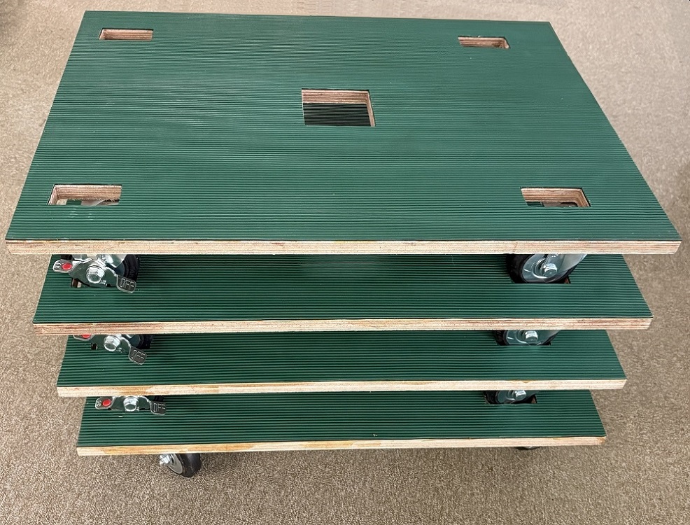 木製スタッキング台車：きれいに積み重ねられるため収納も簡単