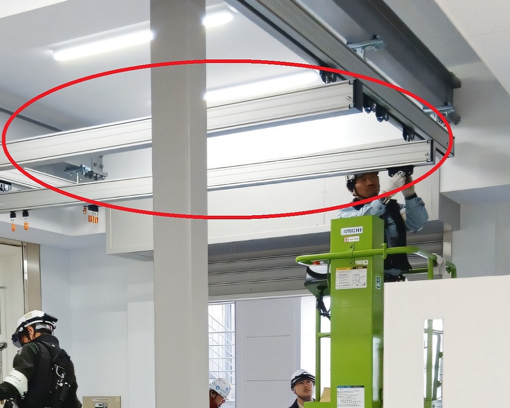  新規取付工事①：梁に２本の横行用レール（赤丸）を施工