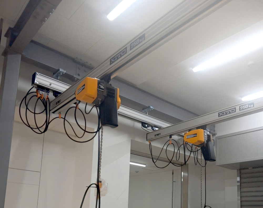  新規取付工事③：電気チェーンブロック２台の設置が完了