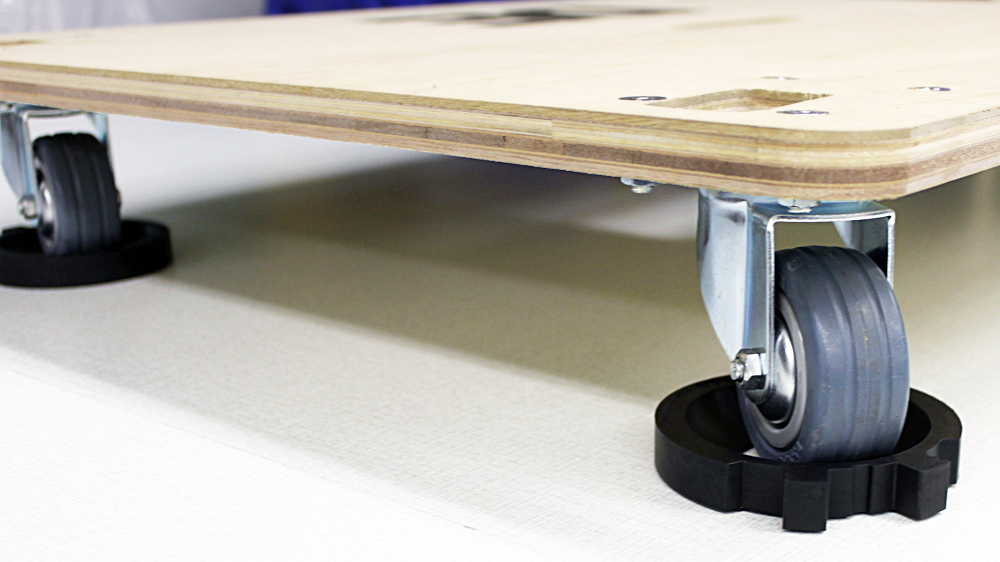 キャスパー2nd装着例：ストッパーとして台車の自走事故防止や安全対策に活躍