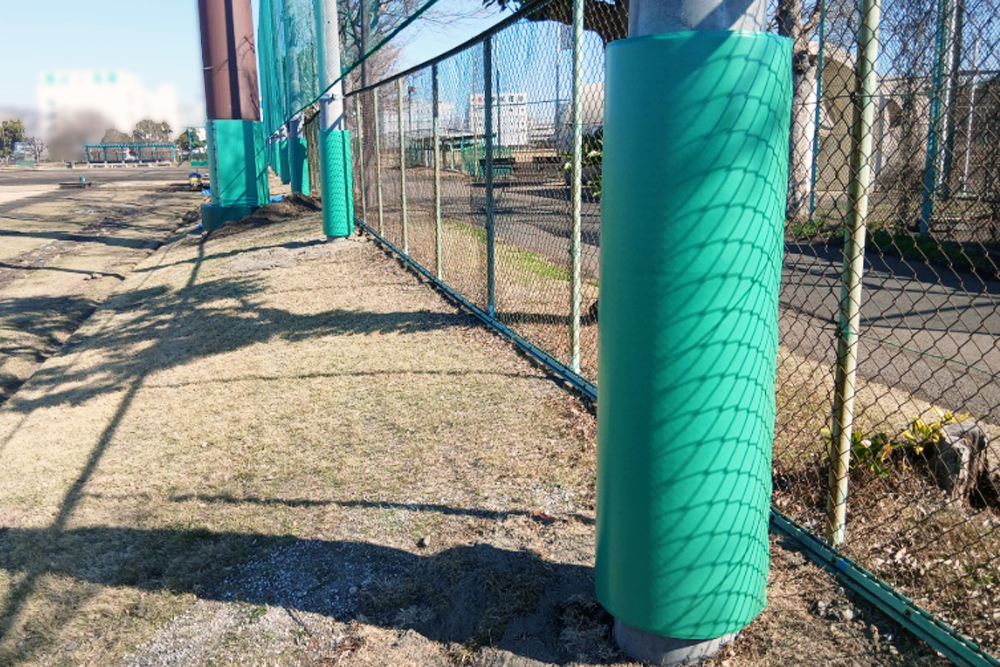 円柱用防護マット:柱へ巻きつけるように施工